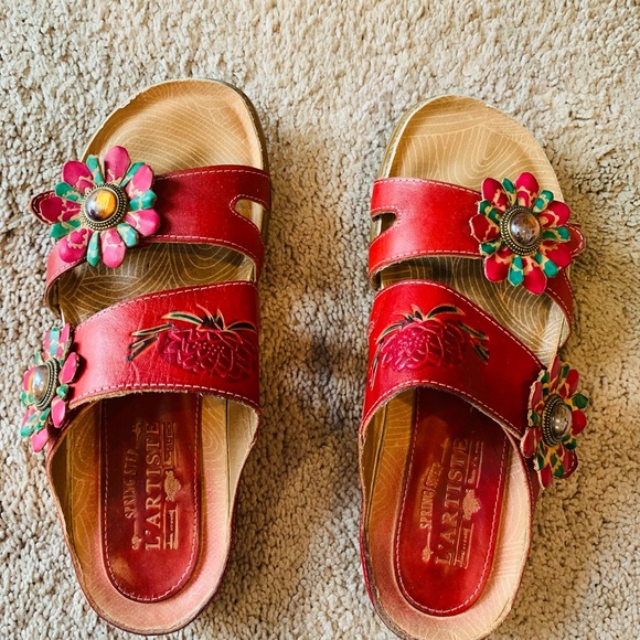 Fabulous Red Size 7 Leather Molded Adjustable Straps Slides/Mules by L’ Artiste - Picture 2 of 4